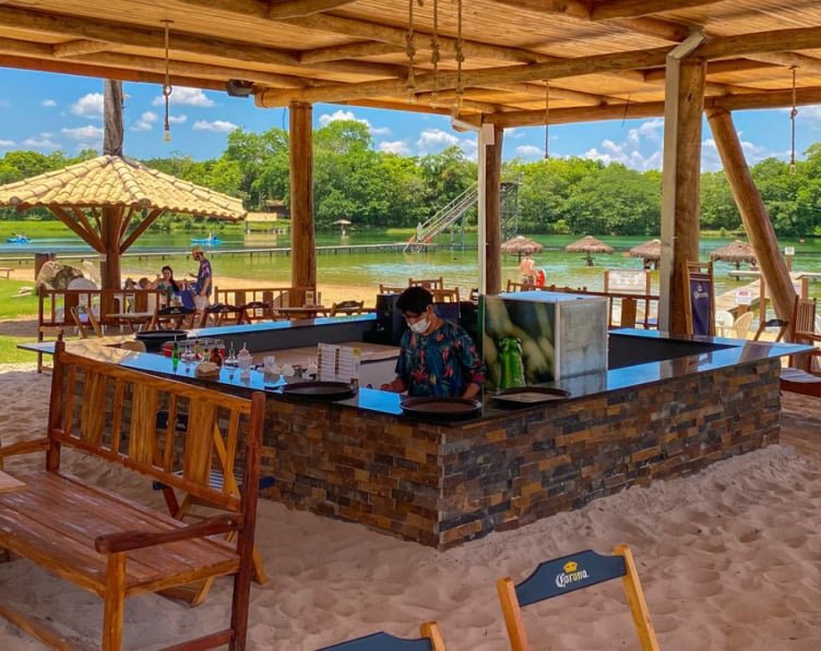 drinks e porções no balneário da praia