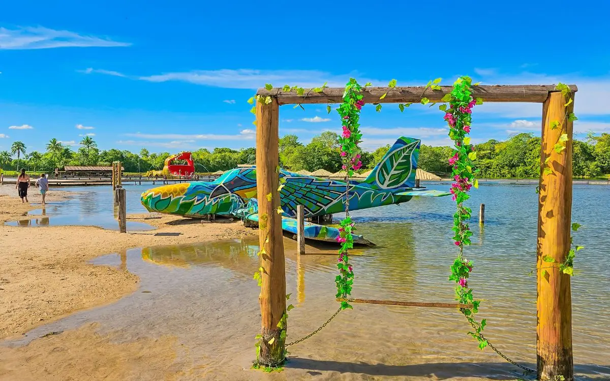 Decorated area by the shallow, safe water for kids at Praia da Figueira